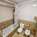 3 Large Modern Flat With Private Parking *