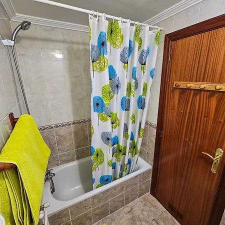 3 Large Modern Flat With Private Parking *